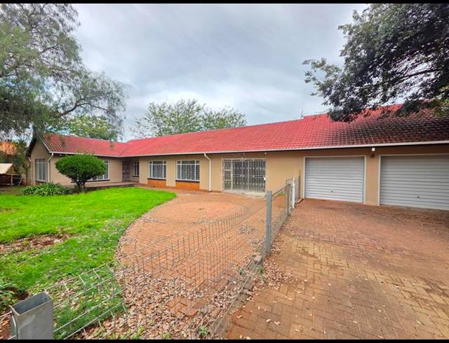 4 BEDROOM HOUSE FOR SALE IN KOOKRUS